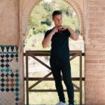 Nicolás Amelio-Ortiz Instagram - Se dice que cuando el último rey islámico entregó las llaves de la Alhambra a los reyes católicos, su madre le dijo: "lloras como una mujer lo que no supiste defender como un hombre". Que vieja de mierda lpm!!! Pero ese comentario que lanzó un guía turístico al pasar mientras yo filmaba por el Generalife también me hizo entender un poco mejor los vínculos de mis amigos españoles con la demostración de sus emociones y, sobre todo, con la validación de sus madres. Somos lo que hacemos con lo que hicieron de nosotros. Alhambra, Granada