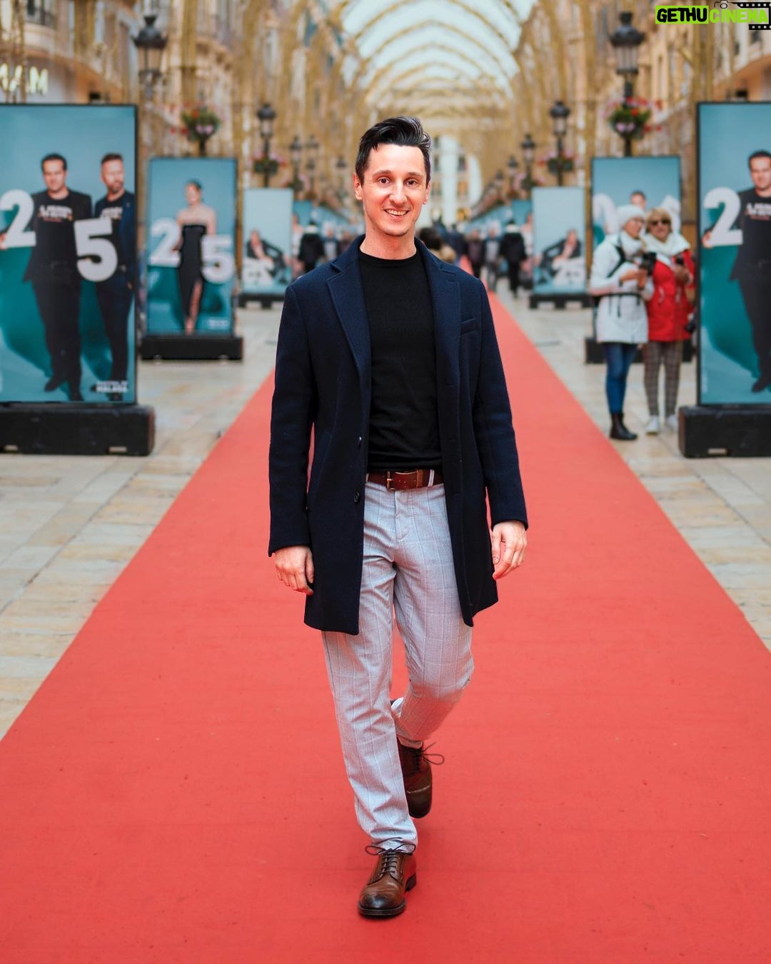 Nicolás Amelio-Ortiz - 4.8K Likes - Primera vez en el @festivalmalaga, uno de los festivales de cine más importantes de Europa. En este caso fui como parte del equipo detrás de @hackmafizmalaga en @mafizmalaga. Toda la experiencia en esta ciudad fue fascinante (¡hasta tuvimos tormenta de arena!) y espero con muchas ansias volver el año que viene.