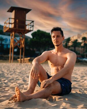 Nicolás Amelio-Ortiz Instagram - Todo muy California Dreamin en Valencia ☀️🌊 Estas fotos las sacó @priscilabiglieri