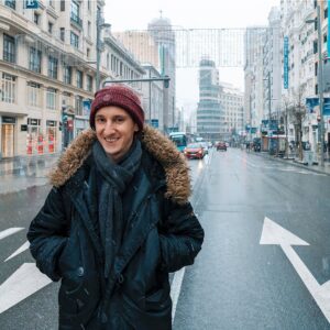 Nicolás Amelio-Ortiz Instagram - Todo nevado en Gran Vía ❄️