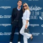Nicolas Couteau Instagram - Prix de Diane 2023 🏇🏆 Quelqu’un m’explique la gueule que je tire 😭 au passage c’est quoi votre sport favori ? 😊 Chantilly