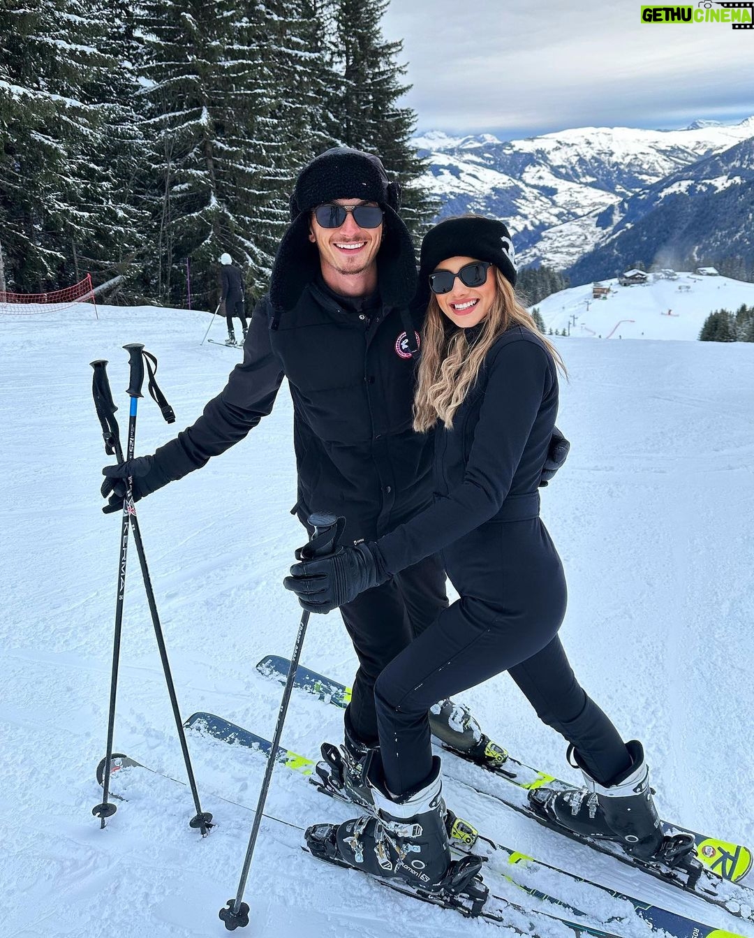 Nicolas Couteau Instagram - Les Ch’tis font du ski 😂🎿⛷️ Arêches-Beaufort
