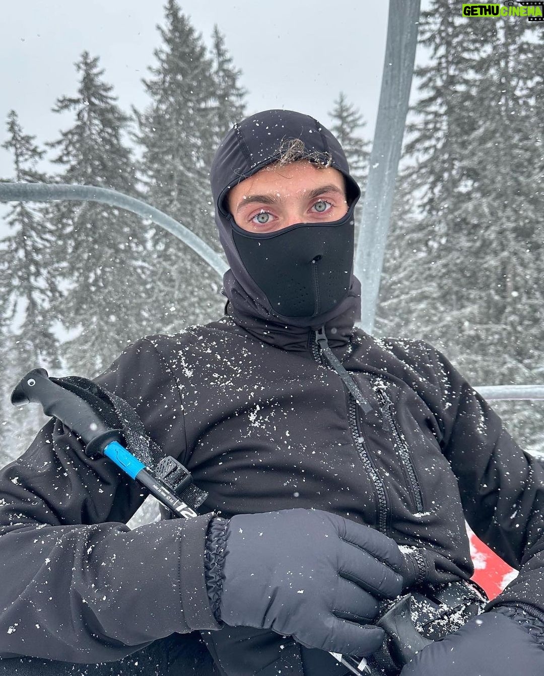Nicolas Couteau Instagram - « Qui m’aime me suit » j’avais dit … personne n’est venu 🥲 bon sauf jade 🤍