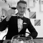 Nicolas Couteau Instagram – Veuillez noter mon jeu d’acteur pour prendre une photo 😭
Je vous souhaite à tous de la réussite, du bonheur, de l’amour et surtout la santé pour cette merveilleuse année qui nous attend !
On ne sait pas de quoi demain est fait alors profitez au maximum de la vie !!!! ♥️♥️ 🎆 Marbella, Málaga, Spain