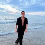 Nicolas Couteau Instagram - Dites vous je fais le beau gosse alors que l’eau de la mer est marron 🤡 #adautres #javaisfroid #onauraessayé Knokke