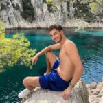 Nicolas Couteau Instagram – Photo 1: hyper bg même si on voit les bourlets du ventre #golasalle
Photo 2: mon corps naturel sans retouche #enzozadig #lesjalouxvontmaigrir
Photo 3: mon corps ou j’ai Photoshop en retirant mes muscles 😠#cafaitbizarredemevoirsansmuscles
Photo 4 : photo d’un mec motivé #onsaitdouonvient #lahonda
Photo 5: vidéo qui représente mon aventure dans les 50 #onestla
Photo 6: la nage du petit chien #monexcopine
Photo 7: je ne sais pas mais je trouve ça fait stylé #çapart
Photo 8: une photo de mes dents pas droites #mskine #facette
Laquelle est votre préférée ? 😇 Cassis