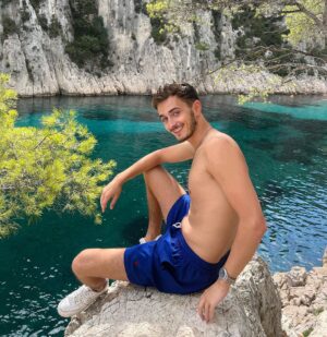 Nicolas Couteau Instagram - Photo 1: hyper bg même si on voit les bourlets du ventre #golasalle 
Photo 2: mon corps naturel sans retouche #enzozadig #lesjalouxvontmaigrir 
Photo 3: mon corps ou j’ai Photoshop en retirant mes muscles 😭 #cafaitbizarredemevoirsansmuscles
Photo 4 : photo d’un mec motivé #onsaitdouonvient #lahonda 
Photo 5: vidéo qui représente mon aventure dans les 50 #onestla 
Photo 6: la nage du petit chien #monexcopine 
Photo 7: je ne sais pas mais je trouve ça fait stylé #çapart 
Photo 8: une photo de mes dents pas droites #mskine #facette 

Laquelle est votre préférée ? 😇