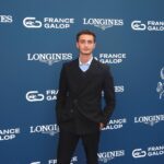 Nicolas Couteau Instagram - Prix de Diane 2023 🏇🏆 Quelqu’un m’explique la gueule que je tire 😭 au passage c’est quoi votre sport favori ? 😊 Chantilly