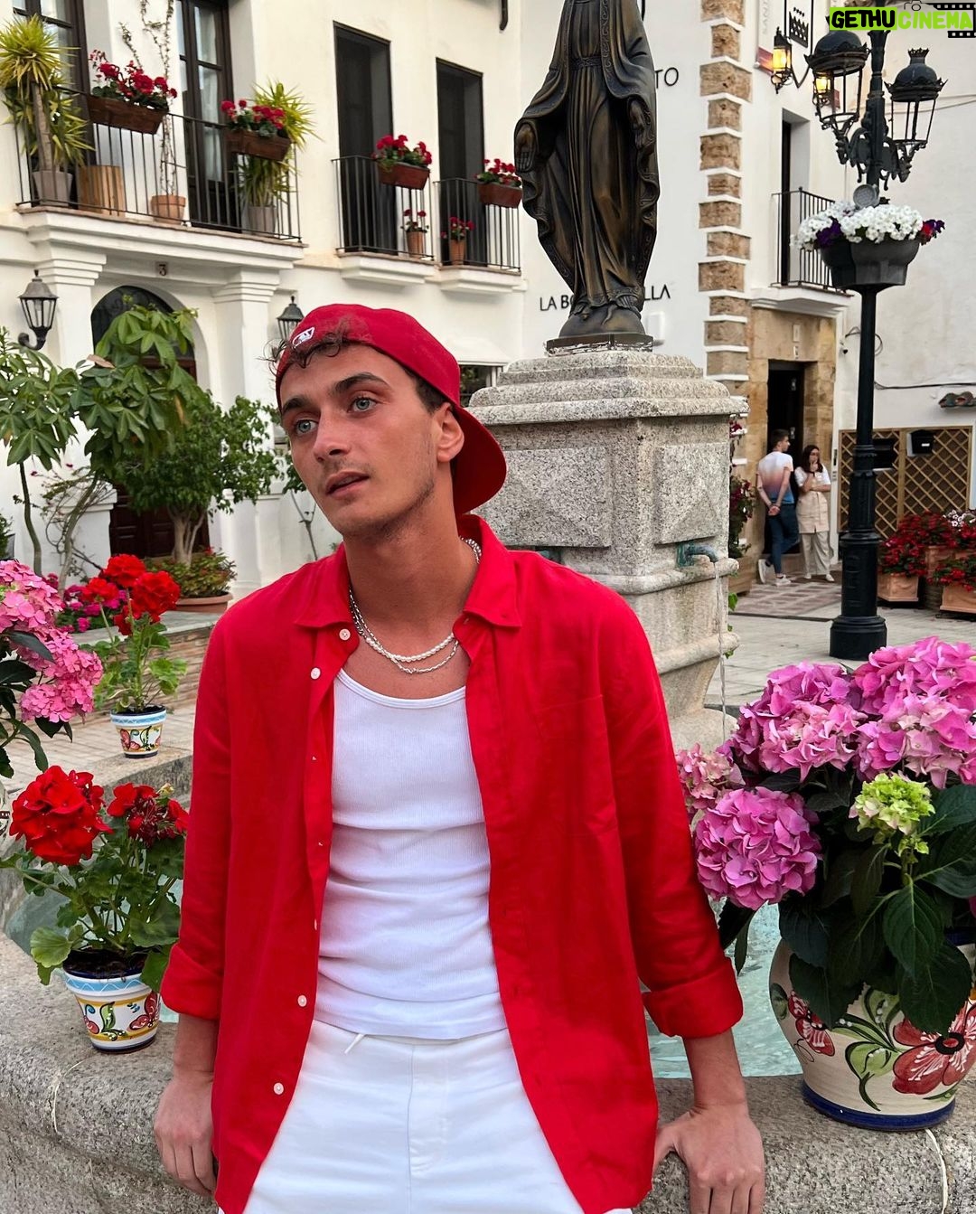 Nicolas Couteau Instagram - Bienvenido a Marbella !! 🇪🇸☀️🌴#marbella #sol Marbella, Málaga, Spain