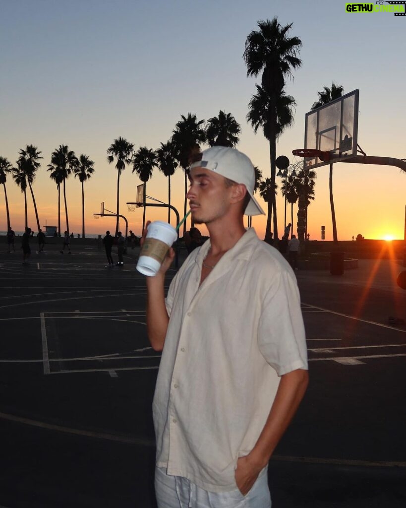 Nicolas Couteau Instagram - On reste toujours dans la vibe Sunset à Venice Beach quoi 🌴🇺🇸 Venice Beach, California