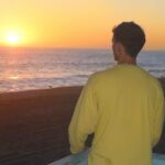Nicolas Couteau Instagram - Catch and release 😮‍💨 seul, heureux et prêt pour un nouveau départ. Dites moi votre safe place ? Perso moi c’est les Sunset sur la plage 🫠 Malibu