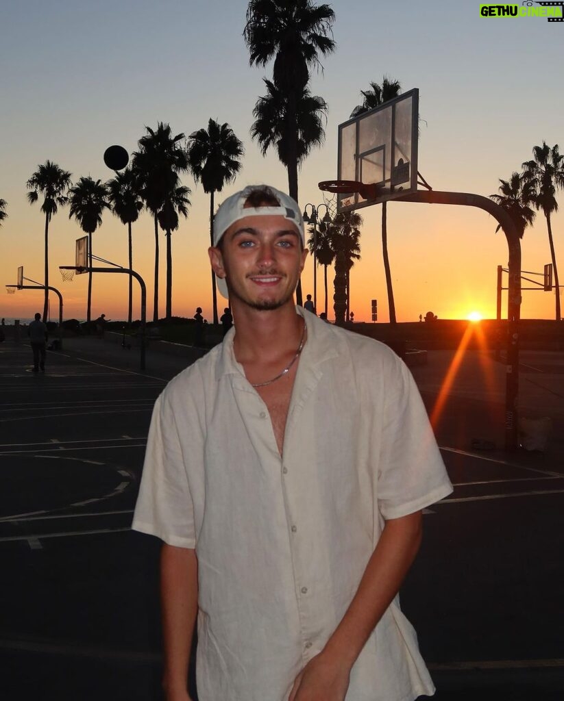 Nicolas Couteau Instagram - On reste toujours dans la vibe Sunset à Venice Beach quoi 🌴🇺🇸 Venice Beach, California