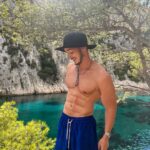Nicolas Couteau Instagram – Photo 1: hyper bg même si on voit les bourlets du ventre #golasalle
Photo 2: mon corps naturel sans retouche #enzozadig #lesjalouxvontmaigrir
Photo 3: mon corps ou j’ai Photoshop en retirant mes muscles 😭 #cafaitbizarredemevoirsansmuscles
Photo 4 : photo d’un mec motivé #onsaitdouonvient #lahonda
Photo 5: vidéo qui représente mon aventure dans les 50 #onestla
Photo 6: la nage du petit chien #monexcopine
Photo 7: je ne sais pas mais je trouve ça fait stylé #çapart
Photo 8: une photo de mes dents pas droites #mskine #facette
Laquelle est votre préférée ? 😇 Cassis