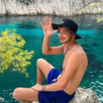 Nicolas Couteau Instagram – Photo 1: hyper bg même si on voit les bourlets du ventre #golasalle
Photo 2: mon corps naturel sans retouche #enzozadig #lesjalouxvontmaigrir
Photo 3: mon corps ou j’ai Photoshop en retirant mes muscles 😭 #cafaitbizarredemevoirsansmuscles
Photo 4 : photo d’un mec motivé #onsaitdouonvient #lahonda
Photo 5: vidéo qui représente mon aventure dans les 50 #onestla
Photo 6: la nage du petit chien #monexcopine
Photo 7: je ne sais pas mais je trouve ça fait stylé #çapart
Photo 8: une photo de mes dents pas droites #mskine #facette
Laquelle est votre préférée ? 😇 Cassis