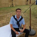 Nicolas Couteau Instagram - Prix de Diane 2023 🏇🏆 Quelqu’un m’explique la gueule que je tire 😭 au passage c’est quoi votre sport favori ? 😊 Chantilly