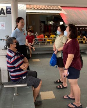 Nicole Seah Instagram - It always feels like home in Fengshan hawker centre, where @fooseckguan.sg, myself and the team had our market visits this morning. It’s my third time here in 2 weeks, as we visited in the evening after our weekday house visits and after food distribution. A volunteer remarked that it almost feels like a Kampong because the residents and stallholders we meet are always warm and welcoming, and ready to engage in a deep conversation about their lives and the issues that matter to them. One interesting convo that popped up by a lecturer having her breakfast, touched on how we can continue to foster interest amongst the youth to patronise hawker centres as a social gathering point, and to appreciate the hawker trade. It is hard work being a hawker, with many of the stalls opening at 4-5am just to prep and make sure they are ready for the day. We are also appreciative for the wealth of affordable culinary options available to us, even as hawkers grapple with the rising costs of raw materials.