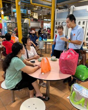 Nicole Seah Instagram - It always feels like home in Fengshan hawker centre, where @fooseckguan.sg, myself and the team had our market visits this morning. It’s my third time here in 2 weeks, as we visited in the evening after our weekday house visits and after food distribution. A volunteer remarked that it almost feels like a Kampong because the residents and stallholders we meet are always warm and welcoming, and ready to engage in a deep conversation about their lives and the issues that matter to them. One interesting convo that popped up by a lecturer having her breakfast, touched on how we can continue to foster interest amongst the youth to patronise hawker centres as a social gathering point, and to appreciate the hawker trade. It is hard work being a hawker, with many of the stalls opening at 4-5am just to prep and make sure they are ready for the day. We are also appreciative for the wealth of affordable culinary options available to us, even as hawkers grapple with the rising costs of raw materials.