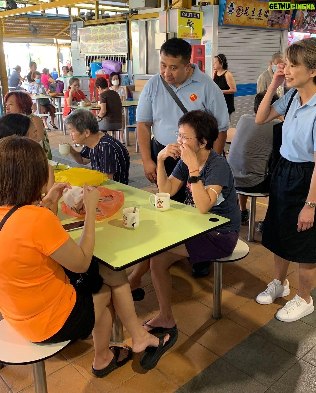 Nicole Seah Instagram - It always feels like home in Fengshan hawker centre, where @fooseckguan.sg, myself and the team had our market visits this morning. It’s my third time here in 2 weeks, as we visited in the evening after our weekday house visits and after food distribution. A volunteer remarked that it almost feels like a Kampong because the residents and stallholders we meet are always warm and welcoming, and ready to engage in a deep conversation about their lives and the issues that matter to them. One interesting convo that popped up by a lecturer having her breakfast, touched on how we can continue to foster interest amongst the youth to patronise hawker centres as a social gathering point, and to appreciate the hawker trade. It is hard work being a hawker, with many of the stalls opening at 4-5am just to prep and make sure they are ready for the day. We are also appreciative for the wealth of affordable culinary options available to us, even as hawkers grapple with the rising costs of raw materials. Fengshan Hawker Centre