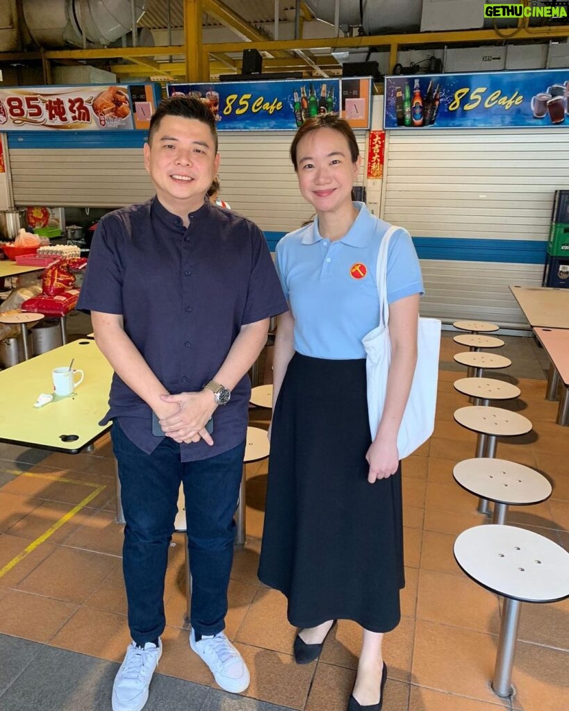 Nicole Seah Instagram - It always feels like home in Fengshan hawker centre, where @fooseckguan.sg, myself and the team had our market visits this morning. It’s my third time here in 2 weeks, as we visited in the evening after our weekday house visits and after food distribution. A volunteer remarked that it almost feels like a Kampong because the residents and stallholders we meet are always warm and welcoming, and ready to engage in a deep conversation about their lives and the issues that matter to them. One interesting convo that popped up by a lecturer having her breakfast, touched on how we can continue to foster interest amongst the youth to patronise hawker centres as a social gathering point, and to appreciate the hawker trade. It is hard work being a hawker, with many of the stalls opening at 4-5am just to prep and make sure they are ready for the day. We are also appreciative for the wealth of affordable culinary options available to us, even as hawkers grapple with the rising costs of raw materials. Fengshan Hawker Centre