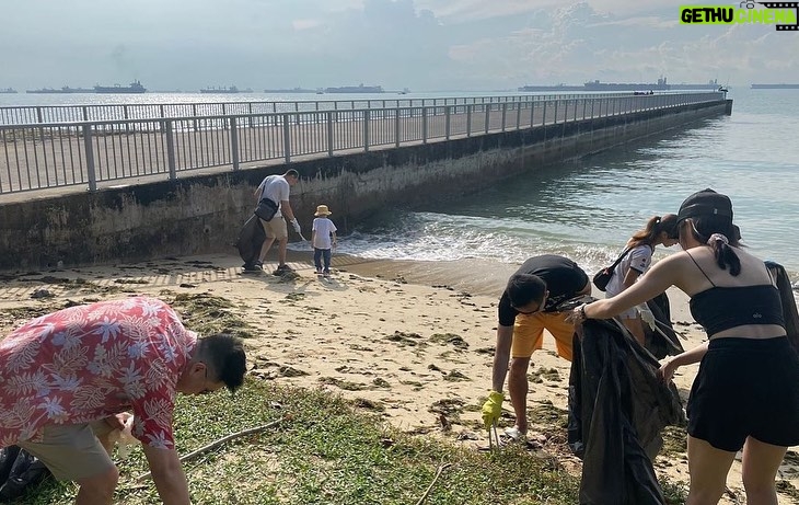 Nicole Seah Instagram - Thankful for the splendid weather this morning as the skies cleared up for the @wpyouthwing beach clean-up at East Coast park! Many participants ended up bringing their family members along, from toddlers to teenagers. They also provided feedback that the activity was meaningful and made them more aware of how we dispose of waste, and the need to keep our environment clean. Zero waste may be a challenging ambition for many, but all it takes sometimes are little actionable steps such as minimising our use of one-off disposables as we move towards a more mindful direction as a community. On a social note, my 4 year old had lots of fun interacting with the other kids today, and played with VP and fellow CEC member @nathanielkoh.sg ‘s toddler son. Also thankful to @abdulshariff.sg and @fadli_fawzi for always being supportive of youth wing activities!