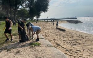 Nicole Seah Instagram - Thankful for the splendid weather this morning as the skies cleared up for the @wpyouthwing beach clean-up at East Coast park! Many participants ended up bringing their family members along, from toddlers to teenagers. They also provided feedback that the activity was meaningful and made them more aware of how we dispose of waste, and the need to keep our environment clean. Zero waste may be a challenging ambition for many, but all it takes sometimes are little actionable steps such as minimising our use of one-off disposables as we move towards a more mindful direction as a community. On a social note, my 4 year old had lots of fun interacting with the other kids today, and played with VP and fellow CEC member @nathanielkoh.sg ‘s toddler son. Also thankful to @abdulshariff.sg and @fadli_fawzi for always being supportive of youth wing activities!