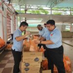 Nicole Seah Instagram - This weekend’s house visits saw the WP East Coast team deliver the last batch of antibacterial body soap to four blocks in Fengshan. Overall, we sent soap to more than ten blocks over the past month with @fooseckguan.sg and @abdulshariff.sg . Grateful for all of heavy lifting effort from the volunteers, as they painstakingly transported, carried and packed several boxes of soap into bags for the benefit of the residents. There seems to be a bit of a flu bug going around alongside the covid wave. Hope that the soap will come in handy in conjunction with sufficient rest and lots of vitamin C!