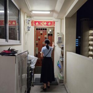Nicole Seah Instagram - House visits in Simei, especially the older flats that are eligible for HIP, expose us to a certain charm about the estate. It’s a combination of the tranquil surroundings in the evenings coupled with the sprawling space of old flats that make this neighbourhood particularly peaceful and welcoming. It is easy to understand why many Simei residents are attached to the area and end up living there for many years. As the estate matures, certain adjustments can be made along the way. One such potential call-out would be the top floors of each block which are usually more harshly exposed to the elements compared to the floors below. Rainwater has a tendency to pool in some areas of the corridor. Might merely be discolouration right now, but down the line it could be a fall hazard as the estate residents age. It would be worthwhile to reconsider the type of material used for floors which are exposed to rain and install perhaps a material with more texture and friction for better grip when walking. Simei, Singapore