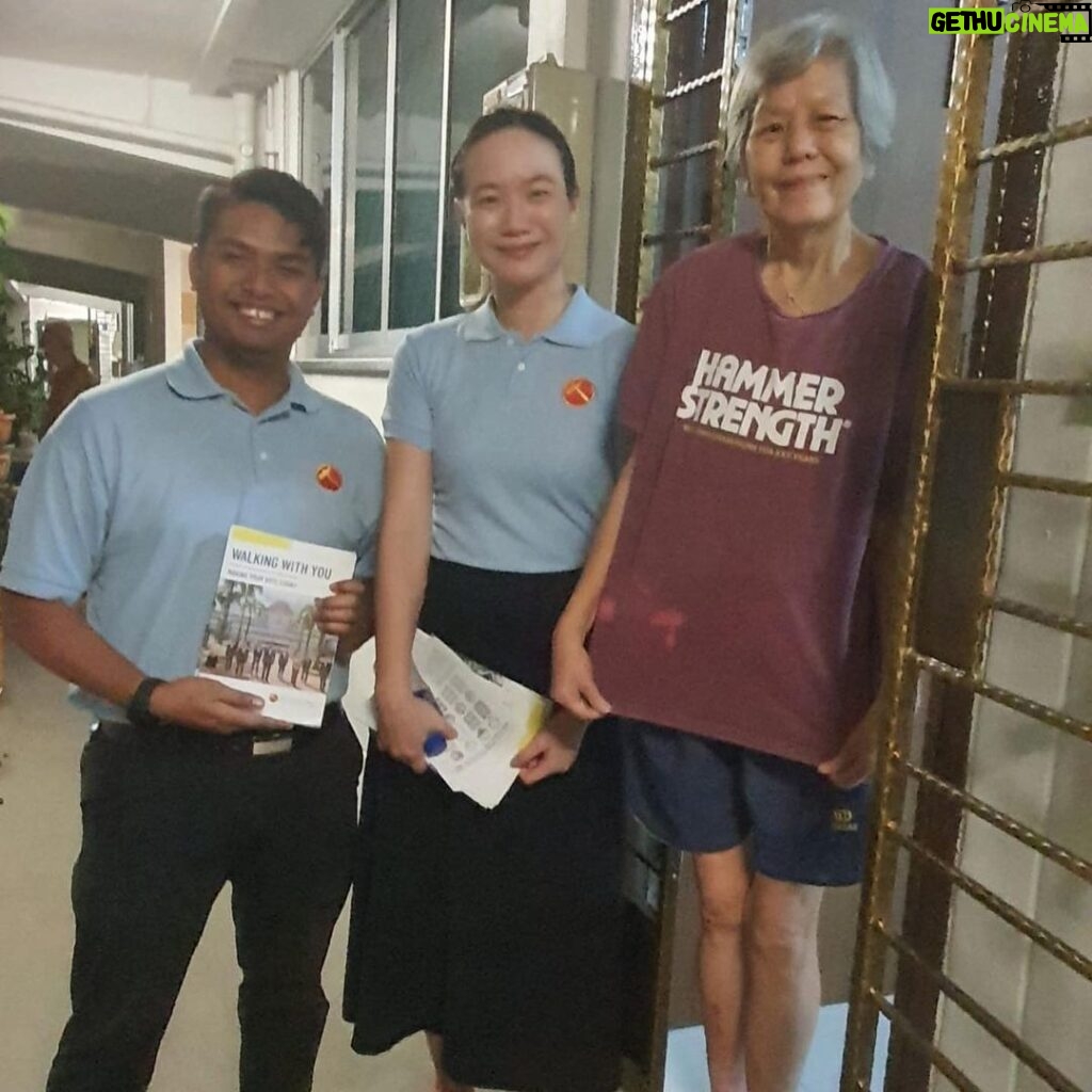 Nicole Seah Instagram - House visits this evening in Simei with @fooseckguan.sg and @abdulshariff.sg . Was quite amused and cheered to see a supporter wearing a tee shirt that coincidentally said “Hammer Strength”. There were definitely examples of hammer strength amongst the residents we spoke to today. One was a working mum who had ended a long day at work and was in high spirits as she strove to put her active toddler to bed, in preparation for the school day tomorrow. Another was a caregiver who was taking care of an adult daughter with significant mental health challenges. The extent of invisible labour such as caregiving usually goes unrecognised, and we would go much farther as a society if we duly recognise and remunerate the hammer strength of women and men who uphold the stability and well being their families. Simei, Singapore