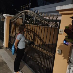 Nicole Seah Instagram - It was great to visit Simpang Bedok estate again for our night landed house visits together with @fooseckguan.sg and @abdulshariff.sg . It has been our third visit since GE2020 and familiar ground now, as we walked through the Chempaka Kuning stretch and even caught up with a group of residents who had kindly set up some chairs and refreshments to welcome us back to the estate in spite of the wet weather earlier that day.