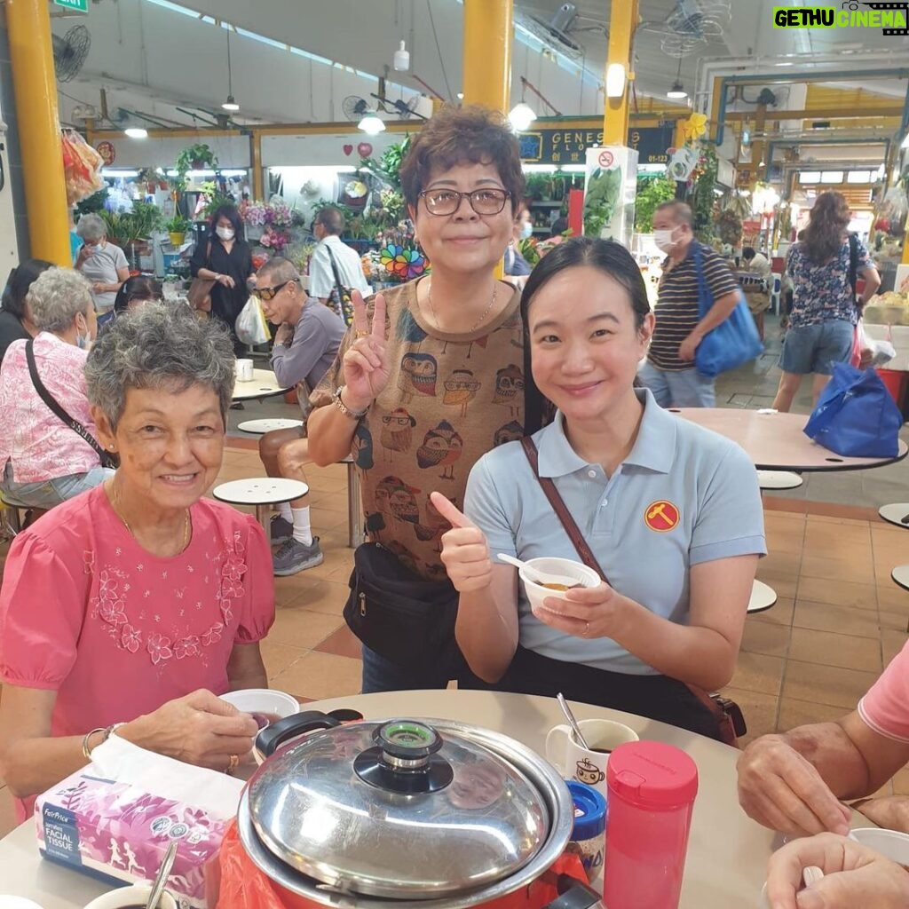 Nicole Seah Instagram - The Kampong spirit was truly alive and well at Fengshan 85 today. Aunty brought down a huge pot of peach gum dessert for the neighbours to share after having their breakfast in the hawker centre - A mouthwatering assortment of options like vegetarian bee hoon, carrot cake, porridge, mee pok, you tiao… The list goes on. Fengshan residents are blessed to live near this culinary heaven! She had thoughtfully packed disposable bowls and offered me a portion. It lifted the spirit and was refreshing on the palate. Lots of young families this morning, as @fooseckguan.sg and the team engaged with residents. Longtime EC volunteer James had a field day practising to be a grandpa! Another team was mobilised at 58 market today to also engage with the residents. It was good to see everyone, and we will be back again soon. Fengshan Hawker Centre