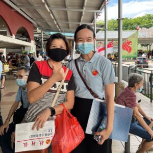 Nicole Seah Instagram - Hammer sale at Kovan 209 market today, in the ward of MP @sylvialim65 . The market was bustling with good food and long queues! Had the pleasure of walking with Marine Parade GRC candidate @fadli_fawzi and seasoned WP veterans. Following which, had to make the best of a precious Sunday by bringing the eldest out for a swim. Wishing all a restful National Day weekend.