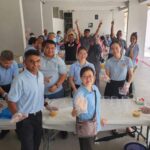 Nicole Seah Instagram - Selamat berbuka puasa! Pasukan EC telah membungkus bubur untuk blok sewa di Fengshan bersama sukarelawan AP Faisal di Kaki Bukit. Bubur itu sangat berbeza daripada yang biasa saya lihat dalam masakan Teochew dan Kantonis. Ini serupa dengan versi "jok" sup kambing yang sangat menyelerakan dan beraroma! Saya bertanya kepada rakan seperjuangan parti @abdulshariff.sg tentang asal usul bubur ini dan, sesuai dengan pengalamannya sebagai seorang bekas penyelidik, dia memberikan latarbelakang sejarah yang munasabah tentang tradisi ini. Ia mungkin bermula pada tahun 1949 di mana bubur dihidangkan kepada jemaah berbuka puasa di masjid. Pada masa-masa berikutnya, ia mula diedarkan kepada orang ramai secara percuma sepanjang bulan Ramadan. Dikenali sebagai Bubur Lambuk, ia juga mengandungi rempah yang menghangatkan dan berkhasiat seperti bunga lawang dan buah pelaga yang mempunyai khasiat kesihatan yang diakui. Bubur yang kami sajikan khususnya ini mendapat sambutan ramai kerana ia ditempah dari katering Hasan Rabit, sebuah toko makan yang termasyhur dan terkenal dengan briyaninya. Apabila kami menghantar bubur dan kurma kepada penduduk, mereka sangat teruja setiap kali kami menyebut nama Encik Hasan Rabit dan mengatakan bahawa mereka merasa senang sekali menerima bubur itu!