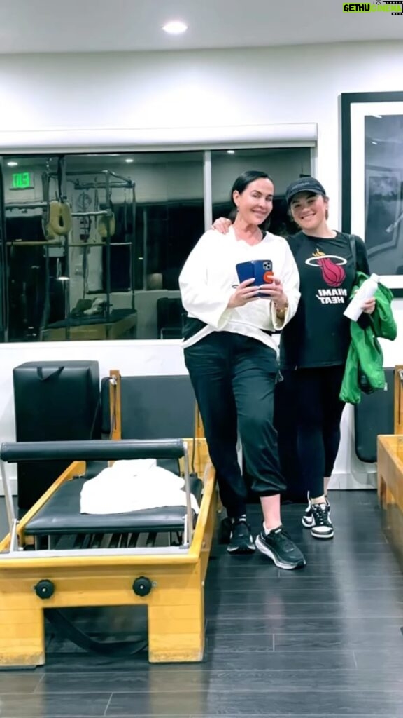 Nicole Stuart Instagram - I just love it when someone @nomipilates refers me her longtime client to train while she’s working in LA amd we do a kick ass pilates session and it’s so much FUN!! So cool to work and meet you @gennaonthemark 😍♥️💯