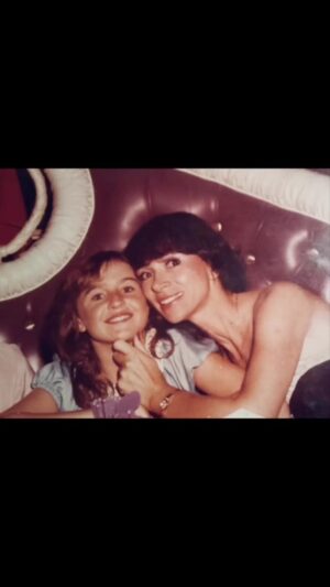 Nicole Stuart Instagram - Love you momma!! ♥️🌺 ♥️ 🙏🏻