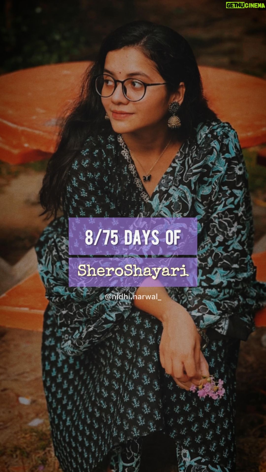 Nidhi Narwal Instagram - Day 8 of #75daysofsheroshayari ✍️✨ किसी के दिल के अंदर क्या है किसी को नहीं बताता कोई अपने दिल के ज़ख्मों को अपनी सूरत पे नहीं सजाता कोई ~nidhi narwal #75dayschallenge #shayari #poetry #poetrycommunity #poems #shayarilover #shayariquotes #ghazal #hindikavita #nidhinarwal #jazbaatijantaa #spokenwordpoetry #poem