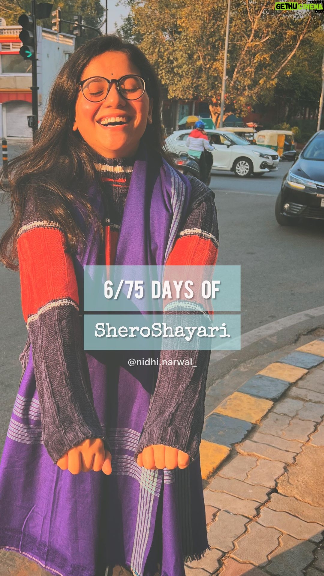 Nidhi Narwal Instagram - Day 6 of #75daysofsheroshayari ✍️✨ उसी से मात खा बैठे जिसे हम सोचते थे के जवानी का यही पहलू बड़ा आसान जाएगा जवानी में मिले धोखे जवानी काट दी रो के यहाँ से अब सफ़र आगे बड़ा बेजान जाएगा ~nidhi narwal #75dayschallenge #shayari #shayar #shayarilover #shayariquotes #shayaris #shayarilove #ghazal #rekhta #rekhtafoundation #nidhinarwal #lifeofnidhi #poetry #poems #love #hindi #hindikavita #hindikavitayen #shayari #shayarioftheday #challenge #spokenword #spokenwordpoetry #poetrycommunity #poetsofinstagram