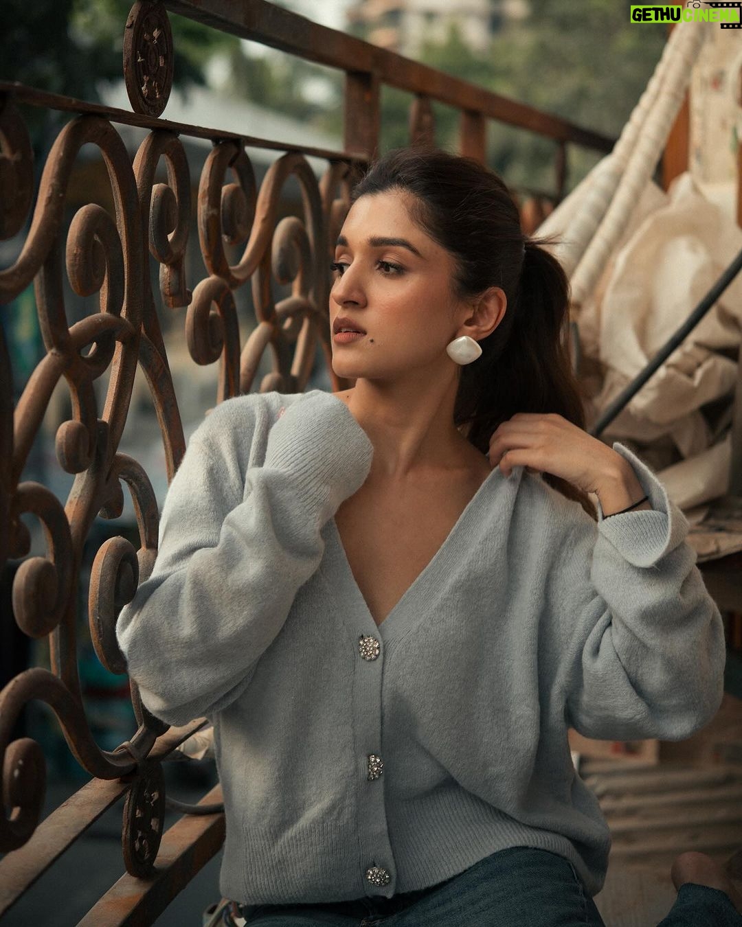 Nidhi Shah Instagram - 🖤🖤 . . Shot by - @bharat_rawail Styled by - @stylistshikhar Jewelry - @anantayabymani