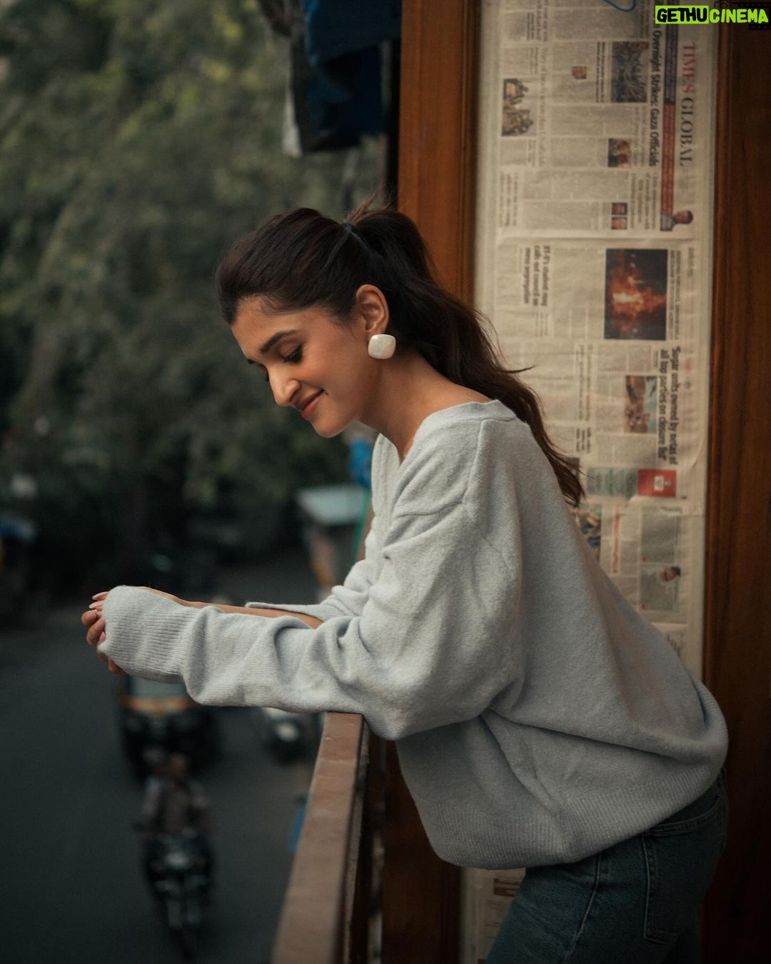 Nidhi Shah Instagram - 🖤🖤 . . Shot by - @bharat_rawail Styled by - @stylistshikhar Jewelry - @anantayabymani
