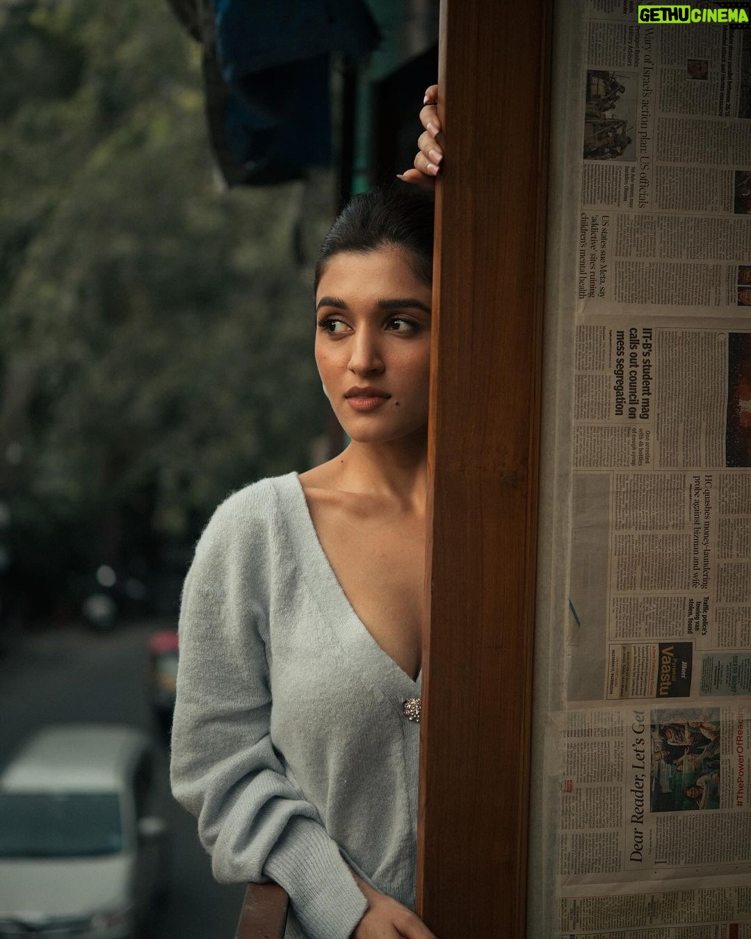 Nidhi Shah Instagram - 🖤🖤 . . Shot by - @bharat_rawail Styled by - @stylistshikhar Jewelry - @anantayabymani