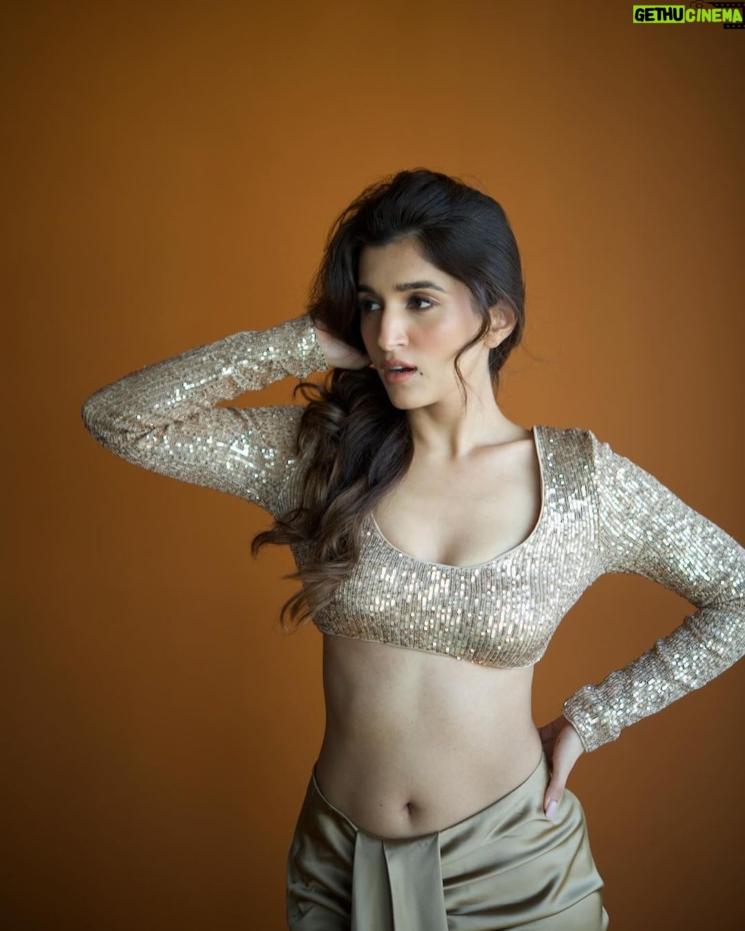 Nidhi Shah Instagram - The art of eye contact ✨ . . Captured by - @bharat_rawail Styled by - @stylistshikhar Make up - @shrishtishettyy Jwrly - @anantayabymani