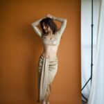 Nidhi Shah Instagram - The art of eye contact ✨ . . Captured by - @bharat_rawail Styled by - @stylistshikhar Make up - @shrishtishettyy Jwrly - @anantayabymani