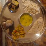 Niharica Raizada Instagram – Satvik Bhojan and Ayurvedic Treatment 

This is life 

At the @abhyasschoolofyoga 

With the spiritual healers.

#NiharicaRaizada 
#AyurvedForLife