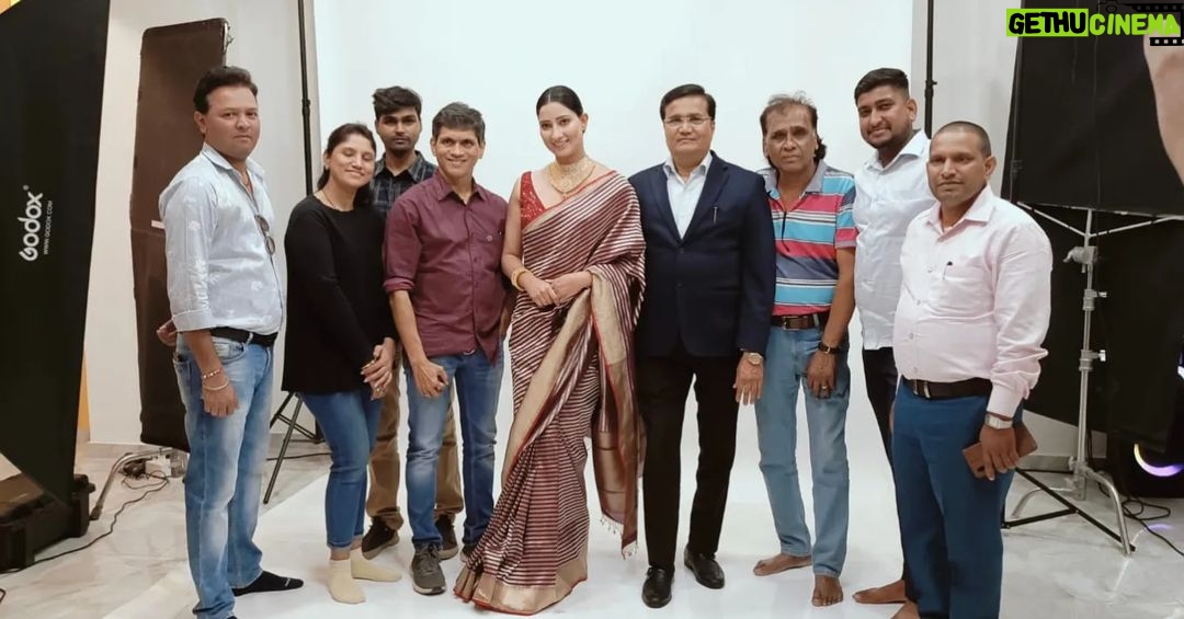 Niharica Raizada Instagram - Killer Team @jksjewelspvtltd @ram_kumar_231 @prsd.jr @official_niharica_raizada @mandar_photos @hairbyzeba @amolbhilare82 @hairstylistwahida_ @arunagoud_official @mkg_film_studio #NiharicaRaizada