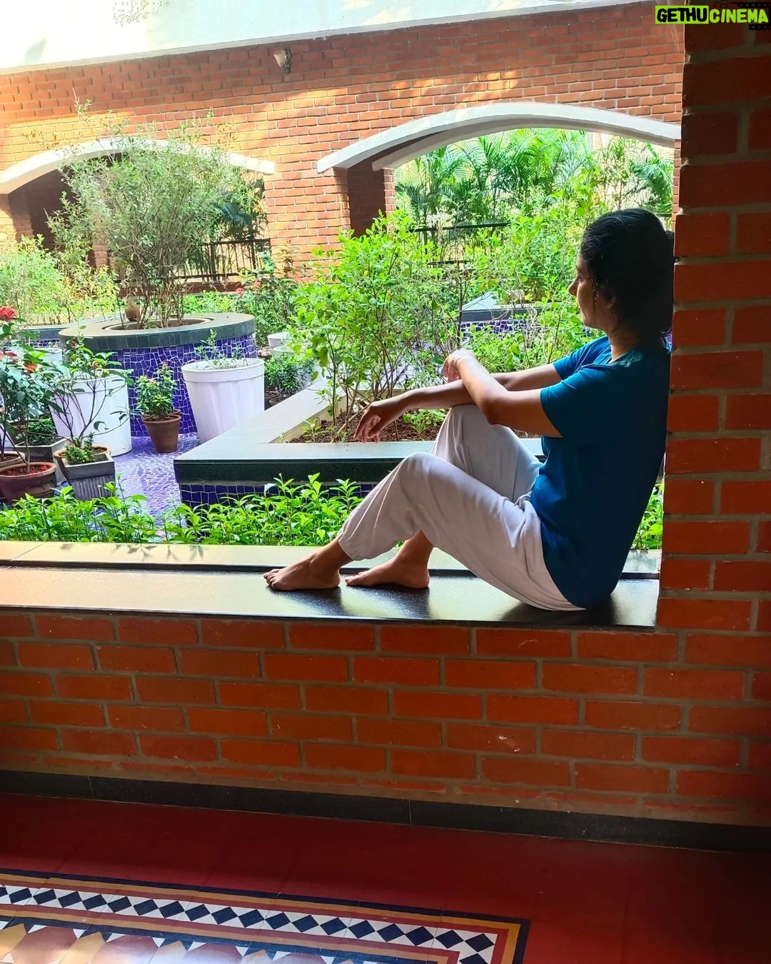 Niharica Raizada Instagram - Day 1 of my retreat at the @abhyasschoolofyoga Calming experience.... Did Surya Namaskar many many times, and will be doing Pranayam 2 times. A very different way of living, but I think a more conscious and higher sense of being type of living. "ॐ सह नाववतु। सह नौ भुनक्तु। सह वीर्यं करवावहै। तेजस्वि नावधीतमस्तु मा विद्विषावहै।ॐ शांतिः शांतिः शांतिः॥" "Om Sahana Vavatu, Sahanau Bhunaktu, Sahaveeryam Karavavahai, Tejasvi Navadhitamastu, Ma Vidvishavahai, Om Shanti Shanti Shantihi."