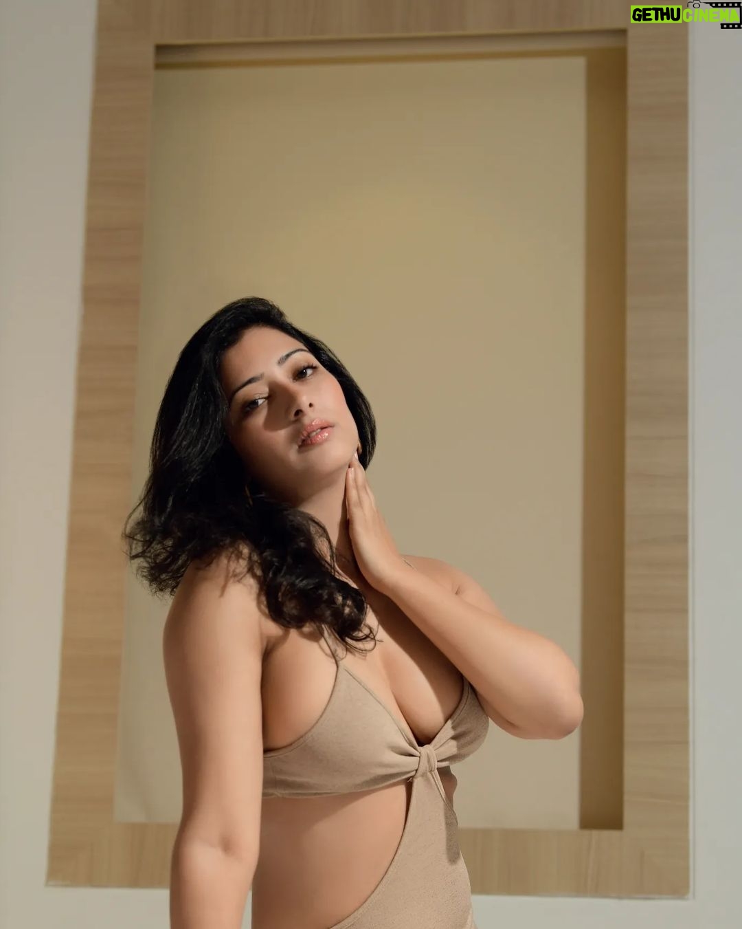 Niharica Raizada - 11K Likes - Call me the New Year.
#NiharicaRaizada
Shot by @rajanstudios
Makeup and Hair by @reenakapur_makeovers_