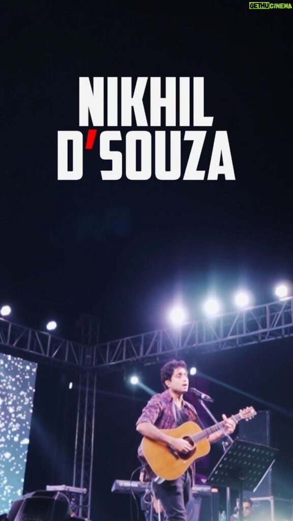 Nikhil D'Souza Instagram - The #SaiyaaraTour continues with Pune (March 26) and Mumbai (March 27). Get your TICKETS in the link in my bio. ❤️ Vid courtesy @paragsoniphotography / @jrnyentertainments —— Thanks for singing along to Saiyaara with me last week, @novaexilaroxlri 😁😎 ——