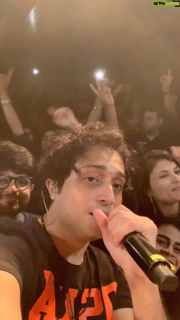 Nikhil D'Souza Instagram - Back on stage with a bang! Been too long since we played a college fest and what a night we had @spjimr.ojas You guys sang along to every song including the indie ones ;) Tag your friends in the comments if you guys were there.