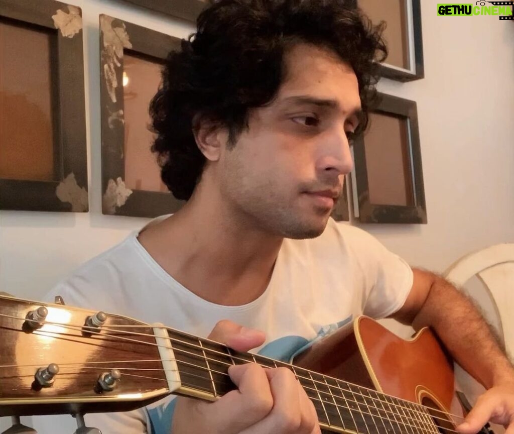 Nikhil D'Souza Instagram - Here’s a bit of “Bas main Aur tu” that I sang for the film Aakash Vani. Beautifully composed by Hitesh Sonik and penned by luv Ranjan. Thought I’d sing you one of my favs that slipped under the radar and only a few of you have heard. Happy Friday afternoon and I hope this song eases you into a gorgeous weekend. 🍻 ❤️