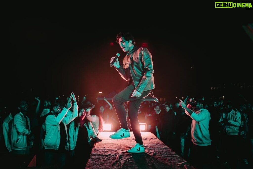 Nikhil D'Souza Instagram - Watch me sing this whole song while keeping this pose. Thanks @cultcomm_iimshillong 📸 @nilutpalhzrika.prproj