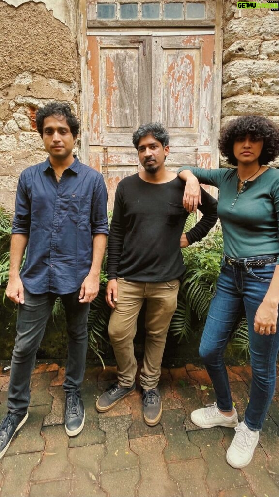 Nikhil D'Souza Instagram - Featuring on @easywanderlings beautiful new single, Mayflower. Click the link in my story to listen now! 🤘🏼♥️